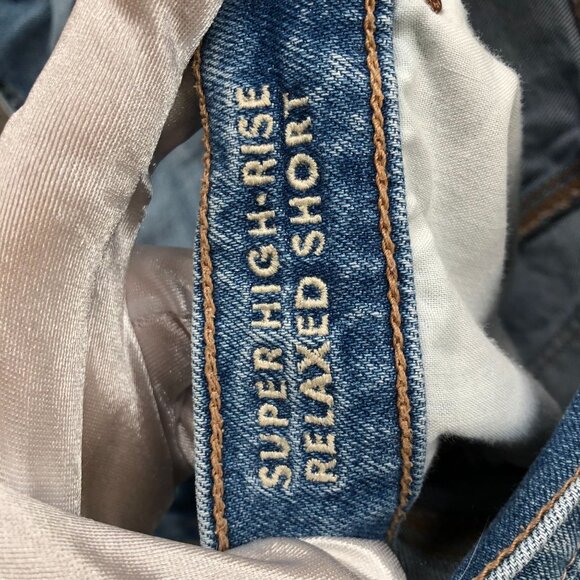 American Eagle Strigid Super High Rise Relaxed Short Womens 2 Blue Light Wash - Picture 8 of 9